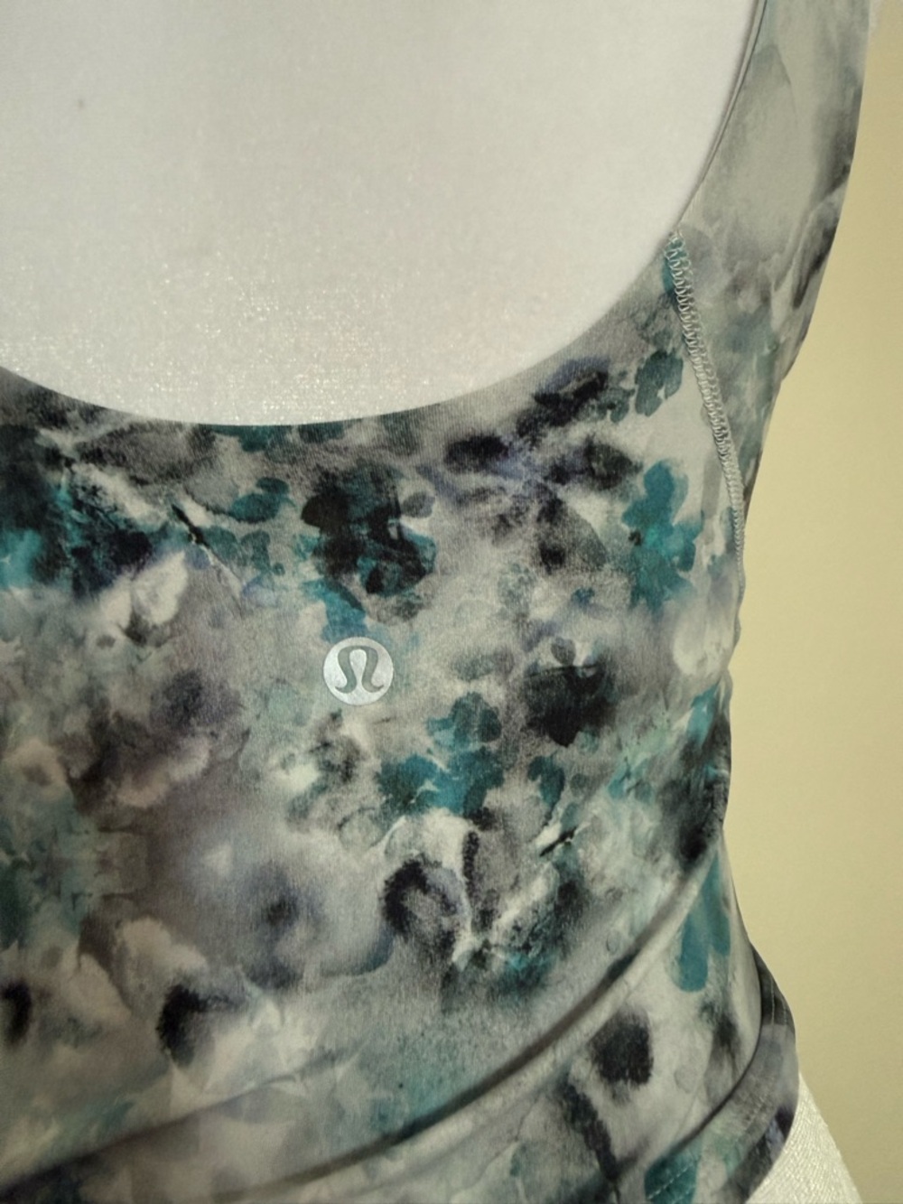 lululemon athletica Align tank top Kaleidofloral Multi EUC size 6 - Picture 4 of 12
